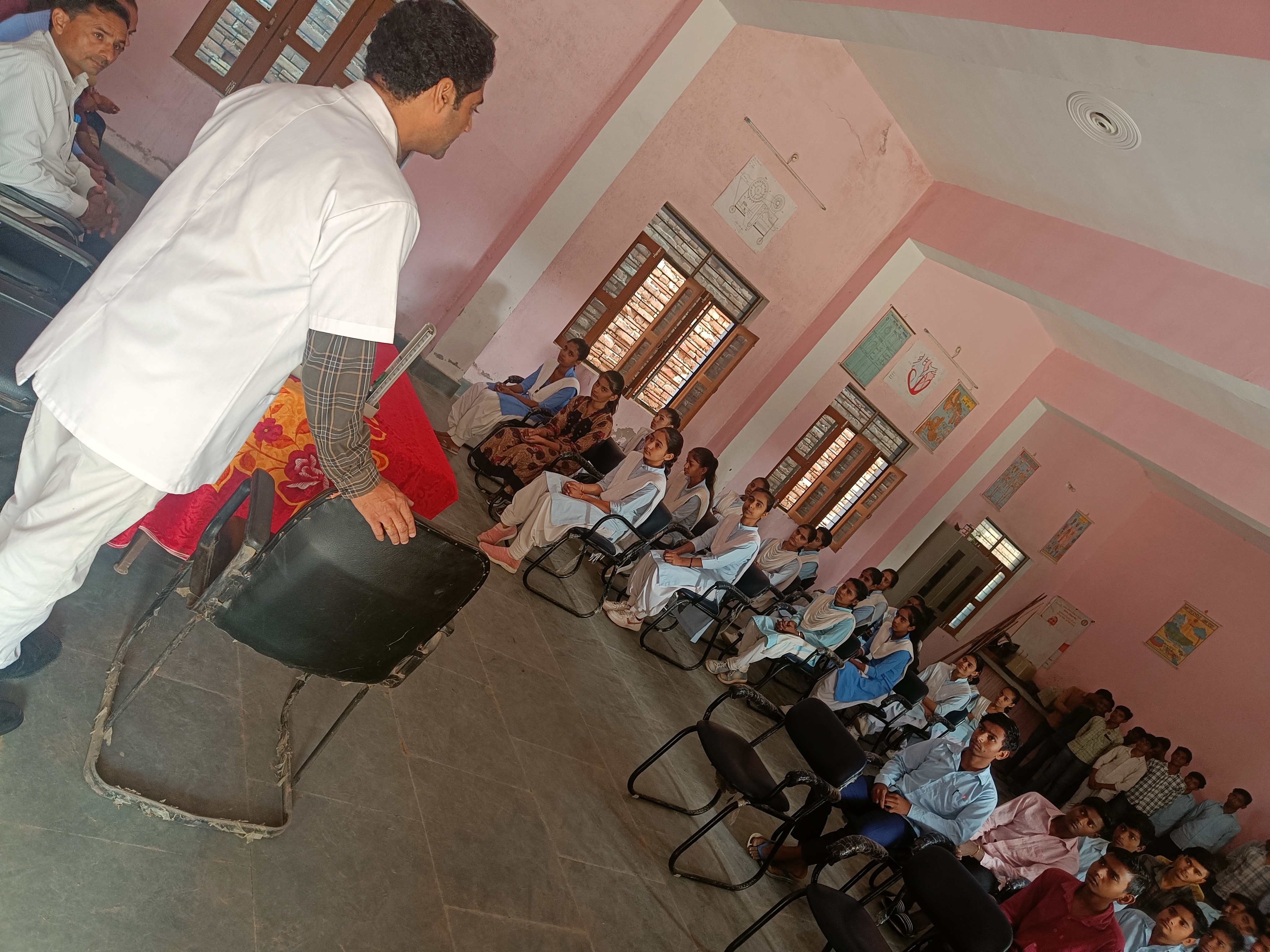 शामली के गोचर कल्याणकारी इंटर कॉलेज रसूलपुर गुजरान में वृहद चिकित्सा शिविर का आयोजन किया गया
